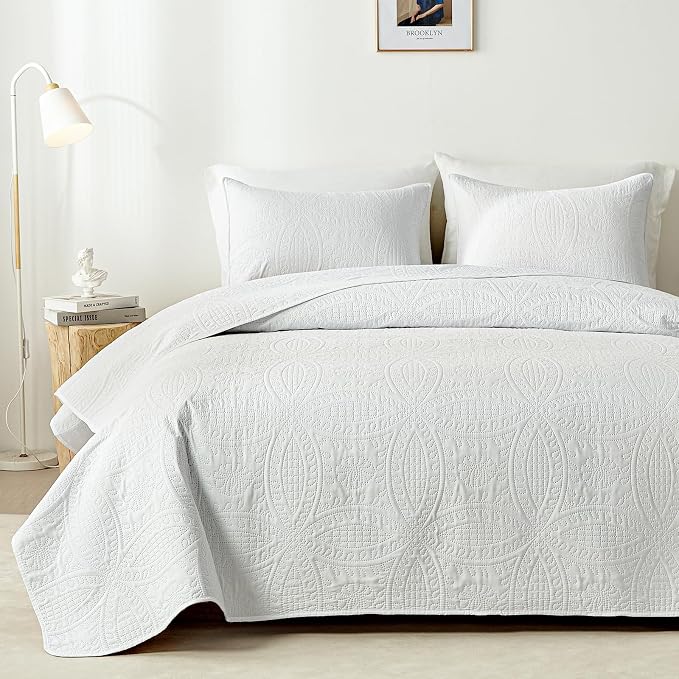 akkialla 118"x106" White California King Quilt Set, Oversized Floor-Length Bedspread, Modern Coin Pattern Microfiber Coverlet, 3-Piece All Season Bedding with 2 Pillow Shams