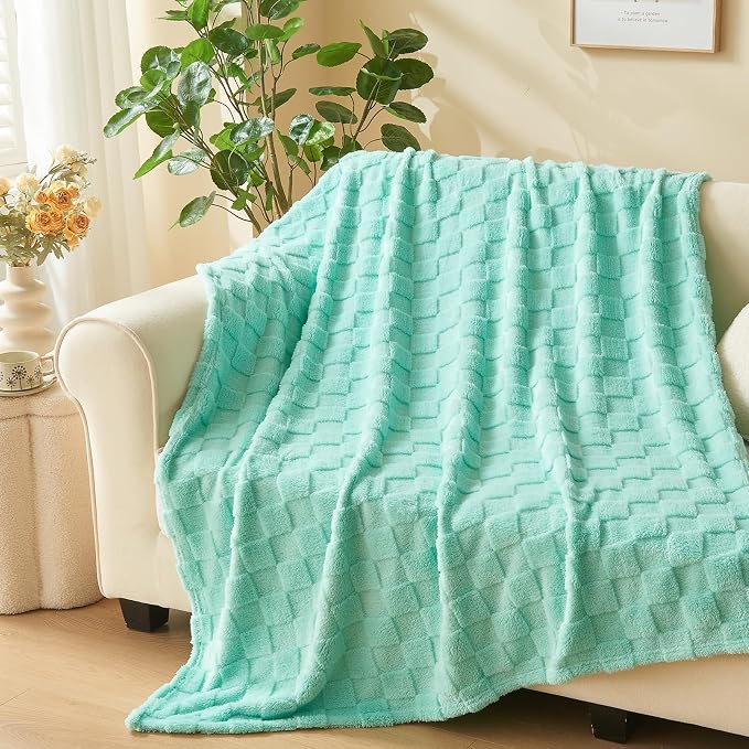 NEWCOSPLAY 3D Checkered Flannel Twin Blanket, Aqua Checkered, 60"x80" | Super Soft Cute Lightweight Decorative Premium Silky Fleece Blanket for Couch Sofa Bed, Gift for Women Men, All Season Use