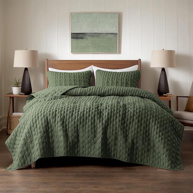 WDCOZY Olive Green Twin Size Quilt Bedding Set with 1 Pillow Sham, Lightweight Soft Bedspread Coverlet, Thin Comforter Bed Cover for All Season, 2 Pieces, 68x90 inches