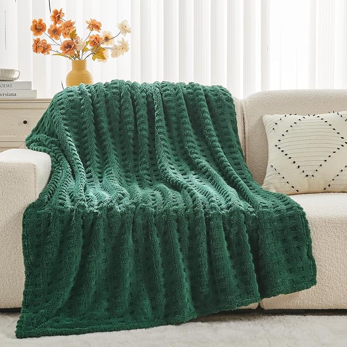 NEWCOSPLAY 3D Waffle Checkered Flannel Throw Blanket, Dark Green, 50"x70" | Super Soft Cute Lightweight Decorative Premium Silky Fleece Blanket for Couch Sofa Bed, Gift for Women Men, All Season Use