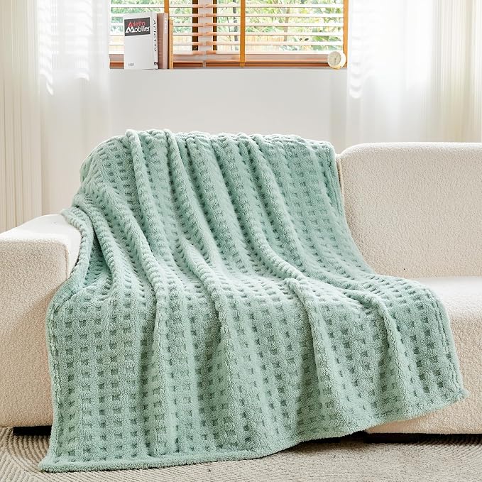 NEWCOSPLAY 3D Waffle Checkered Flannel King Blanket, New Sage, 90"x110" | Super Soft Cute Lightweight Decorative Premium Silky Fleece Blanket for Couch Sofa Bed, Gift for Women Men, All Season Use