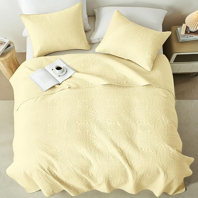 akkialla 118"x106" Butter Yellow California King Quilt Set, Oversized Floor-Length Bedspread, Modern Coin Pattern Microfiber Coverlet, 3-Piece All Season Bedding with 2 Pillow Shams