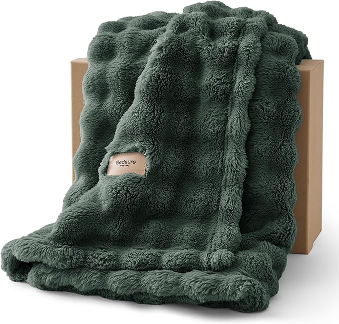 Bedsure 3D Fleece Bubble Blanket - GentleSoft Dark Green Full Blanket for Bed Sofa Room Decor - Luxury Soft Cozy Gifts for Women, Lightweight, All Seasons, Dark Green, 84"×90"