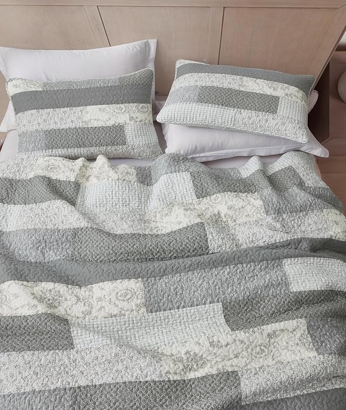Chezmoi Collection Caleb 3-Piece Muted Gray White Ivory Floral Plaid Rectangular Patchwork Quilt Set - Pre-Washed Cotton Quilted Lightweight Reversible Bedspread for All Seasons, Oversized King 120x96