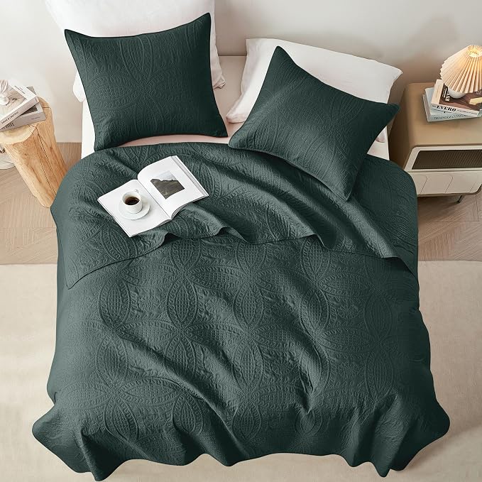 akkialla Mocha Forest Green King/Cal King Quilt Set,Ultrasonic Lightweight Bedspread Coverlet for Modern Minimalist Bedroom,Soft Microfiber Coin Pattern Bedding,3-Piece (1 Quilt,2 Pillow Shams)