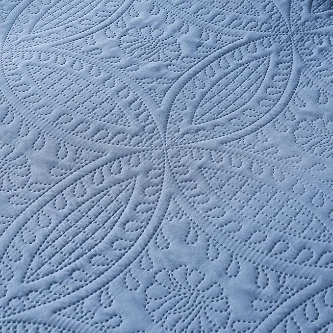 akkialla 118"x106" Bluish Grey California King Quilt Set, Oversized Floor-Length Bedspread, Modern Coin Pattern Microfiber Coverlet, 3-Piece All Season Bedding with 2 Pillow Shams