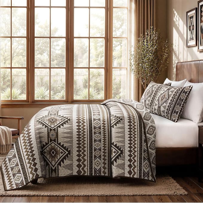 akkialla Reversible Brown Boho King/Cal King Quilt Set, 2-Piece Bohemian Aztec Microfiber Bedspread, Soft Lightweight All-Season Coverlet (1 Quilt, 2 Shams)
