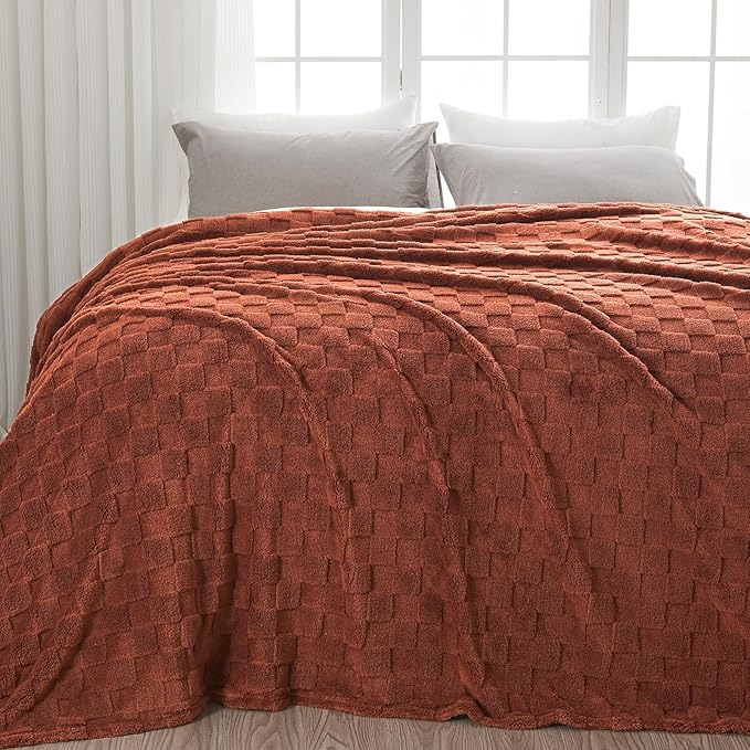 NEWCOSPLAY 3D Checkered Flannel King Blanket, Coffee Checkered, 90"x110" | Super Soft Cute Lightweight Decorative Premium Silky Fleece Blanket for Couch Sofa Bed, Gift for Women Men, All Season Use