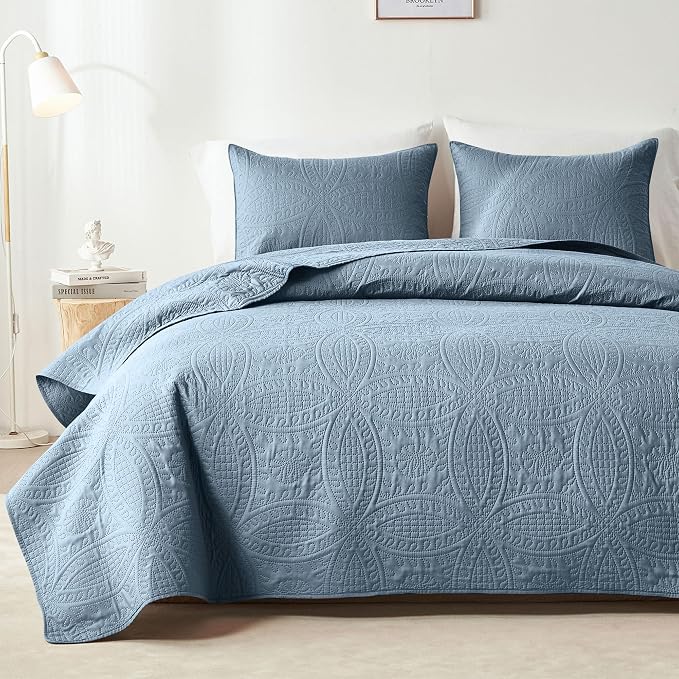 akkialla Dusty Blue King/Cal King Quilt Set,Ultrasonic Lightweight Bedspread Coverlet for Modern Minimalist Bedroom,Soft Microfiber Coin Pattern Bedding,3-Piece (1 Quilt,2 Pillow Shams)