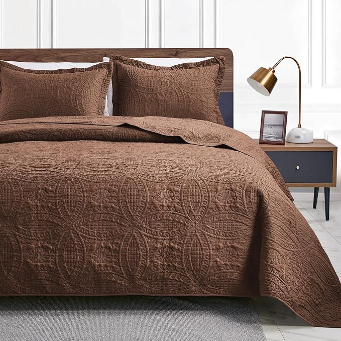 Love's cabin California King Size Quilt Bedding Set Brown Bedspreads - Cal King Lightweight Bedspread Comforter - Coin Pattern Coverlet for All Season - 3 Pieces (1 Quilt, 2 Pillow Shams)