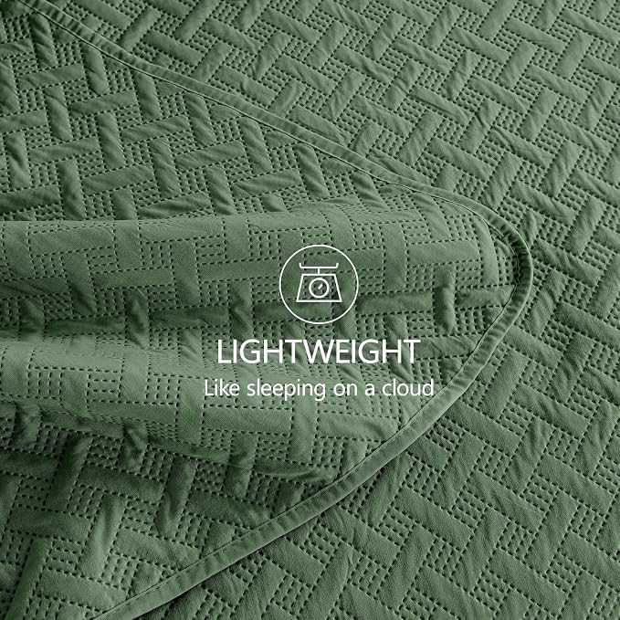 FLYMME Queen Quilt Bedding Set Olive Green Lightweight Bedspreads Full Size,Modern Style Geometric Weave Stripe Pattern,Soft Microfiber Bed Coverlet for All Season (1 Quilt, 2 Shams)