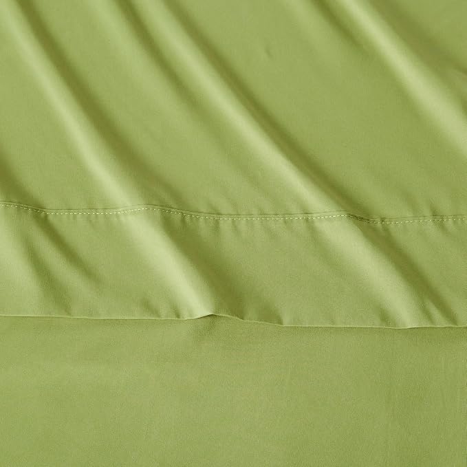 Amazon Basics Lightweight Microfiber 3-Piece Bed Sheet Set, Twin XL, Oliver Light, Solid