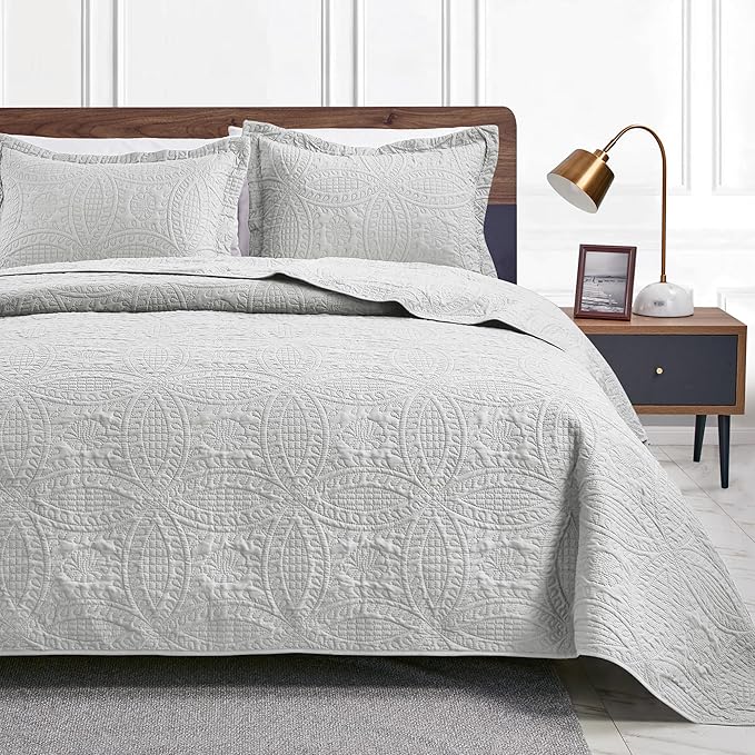 Love's cabin Quilts for Full Bed Light Grey Bedspreads Bedding Set - Lightweight Bedspread Comforter - Coin Pattern Bedding Coverlet for All Season - 3 Pieces (1 Quilt, 2 Pillow Shams)