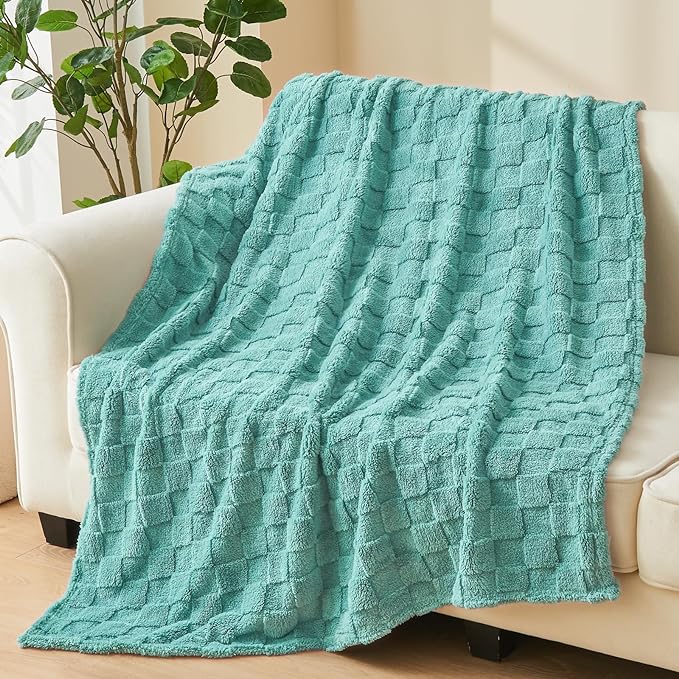 NEWCOSPLAY 3D Checkered Flannel Throw Blanket, Mint Green, 50"x70" | Super Soft Cute Lightweight Decorative Premium Silky Fleece Blanket for Couch Sofa Bed, Gift for Women Men, All Season Use