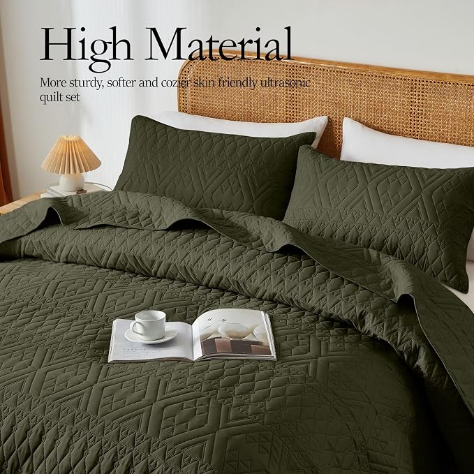 akkialla King/Cal King Size Quilt Bedding Set,Olive Green Lightweight Microfiber Soft Bedspread,Modern Style Geometric Pattern Coverlet Set for All Seasons,3 Piece(1 Quilt,2 Pillow Shams)