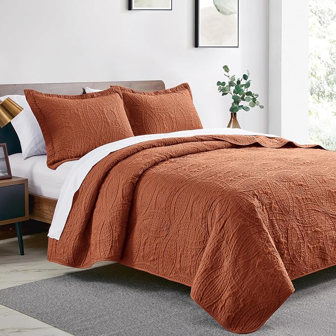 Love's cabin California King Size Quilt Bedding Set Umber Bedspreads - Cal King Summer Lightweight Bedspread Comforter - Coin Pattern Coverlet for All Season - 3 Pieces (1 Quilt, 2 Pillow Shams)