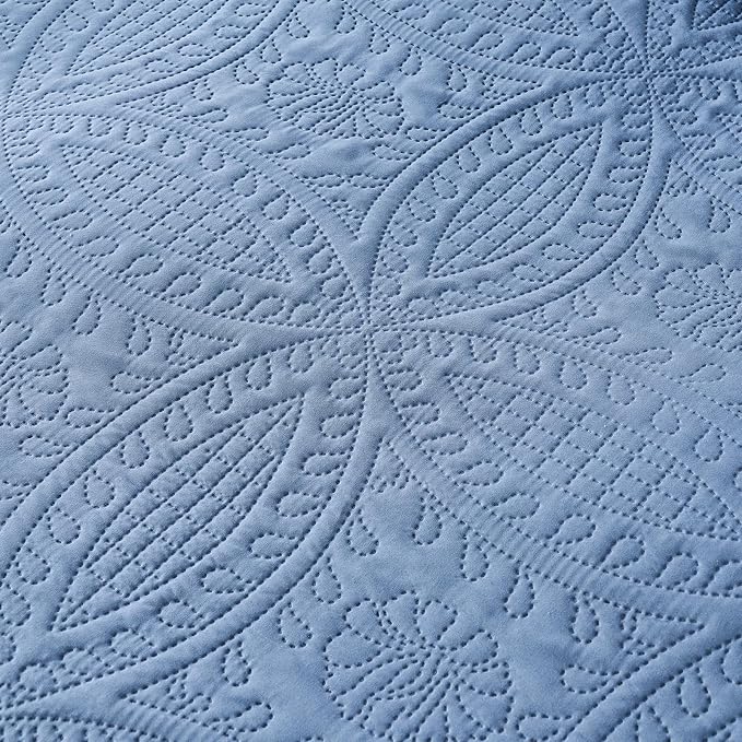 Akkialla King Quilt Bedding Set, Bluish Grey Ultrasonic Quilt Set, Lightweight Soft Bedspread Coverlet, Modern Style Coin Pattern Bed Cover for All Seasons, 3 Piece (1 Quilt, 2 Pillow Shams)
