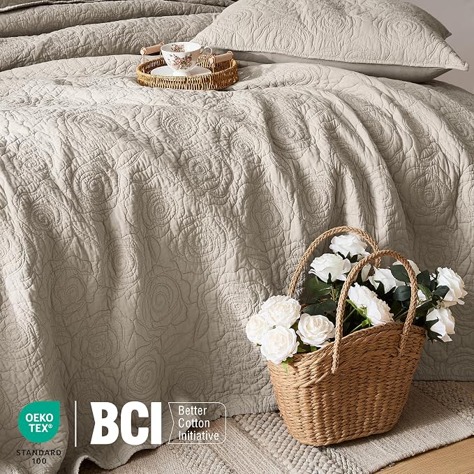WDCOZY Beige 100% Cotton Quilt Queen Size Bedding Sets with 2 Pillow Shams, Floral Rosette Lightweight Bedspread Soft Farmhouse Patterned Coverlet Quilted Comforter Bed Cover for All Season, 3 Pieces