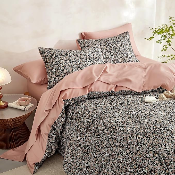 Wake In Cloud - Floral Duvet Cover Set, Cute Vintage Flower Cottagecore Aesthetic for Women Teen Girls, Soft Lightweight Bedding, 3-Piece, Black, Queen Size