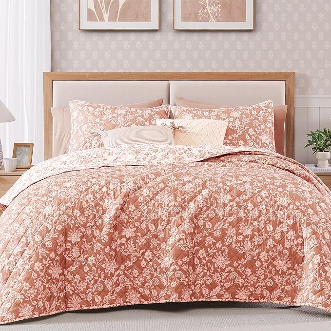 BLOOMHAVEN King Quilt Set-3 Pieces Soft Bedding Floral Reversible Coverlet | All Seasons Lightweight Quilts Queen Size for Bed, Breathable Vintage Bedspread with Shams, Clay Pink