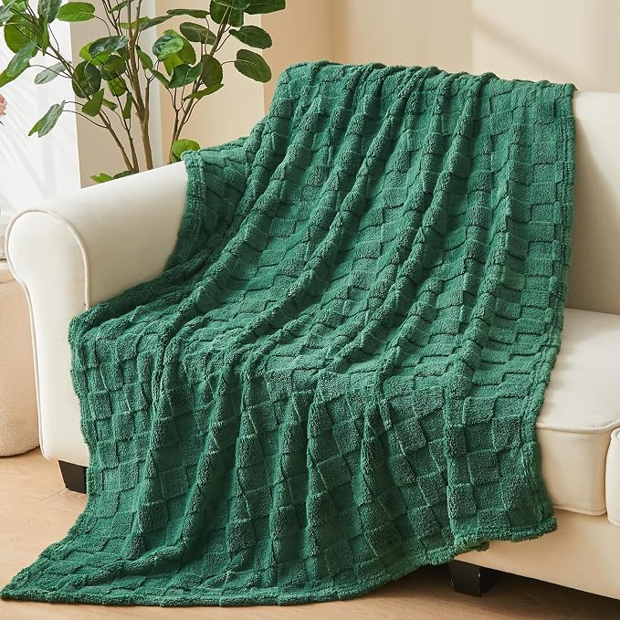 NEWCOSPLAY 3D Checkered Flannel Queen Blanket, Dark Green, 90"x90" | Super Soft Cute Lightweight Decorative Premium Silky Fleece Blanket for Couch Sofa Bed, Gift for Women Men, All Season Use