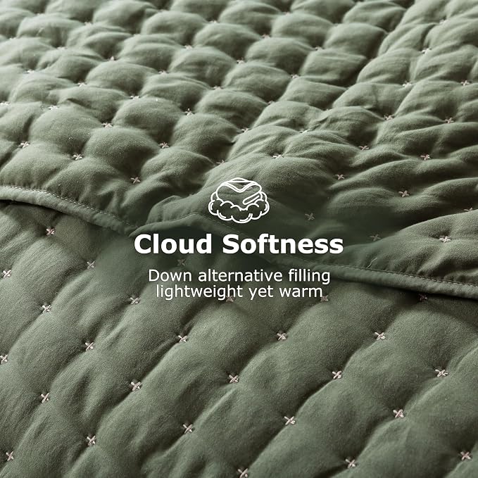 WDCOZY King Size Quilt Bedding Sets with 2 Pillow Shams, Lightweight Soft Bedspread Coverlet, Quilted Blanket Thin Comforter Bed Cover for All Season, 3 Pieces, 104x90 inches, Moss Green
