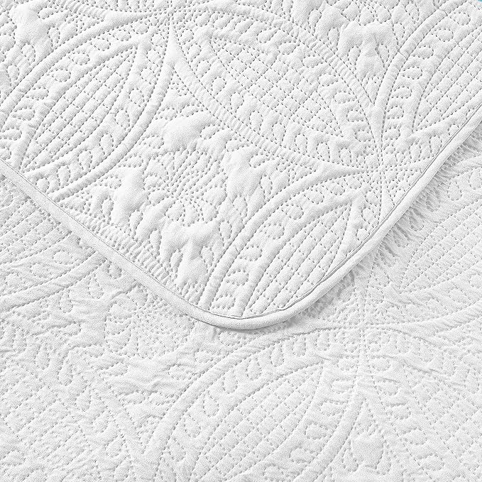 Pure Bedding Quilt Set King/Cal King/California King Size White - Oversized Bedspread - Soft Microfiber Lightweight Coverlet for All Season - 3 Piece Includes 1 Quilt and 2 Shams, Geometric Pattern