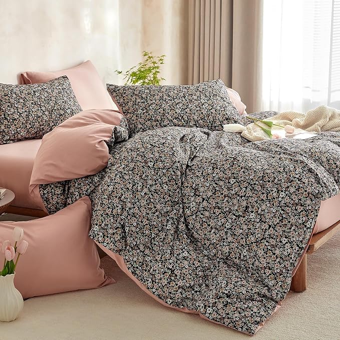 Wake In Cloud - Floral Duvet Cover Set, Cute Vintage Flower Cottagecore Aesthetic for Women Teen Girls, Soft Lightweight Bedding, 3-Piece, Black, Queen Size
