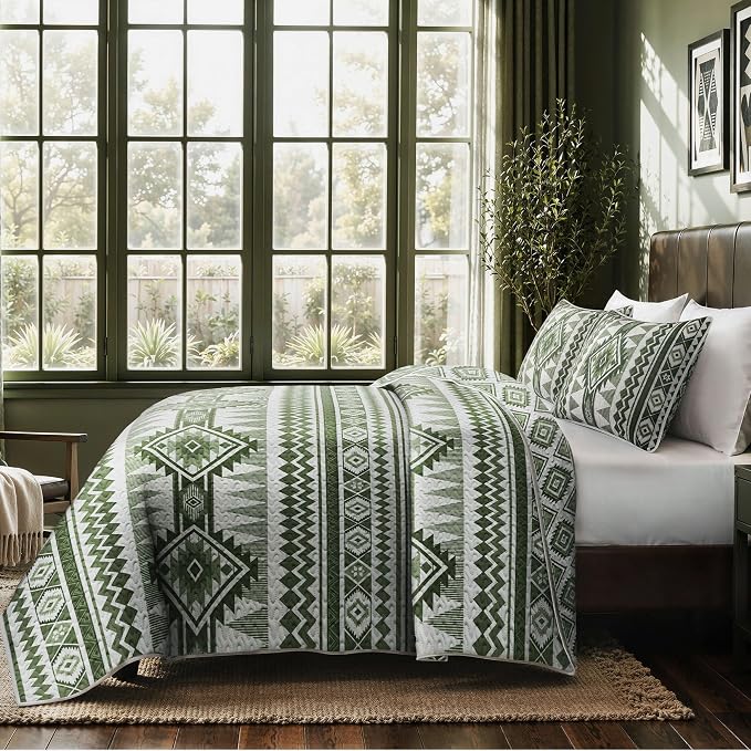 akkialla Reversible Green Boho Queen Quilt Set, 2-Piece Bohemian Aztec Microfiber Bedspread, Soft Lightweight All-Season Coverlet (1 Quilt, 2 Shams)