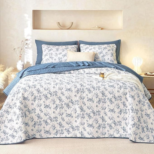 Wake In Cloud - Floral Quilt Set, Shabby Chic Coquette Cottagecore Vintage Flower for Women Teen Girls, Reversible Lightweight Bedspread Coverlet, 3 Pieces, Dark Blue, Twin/Twin XL Size