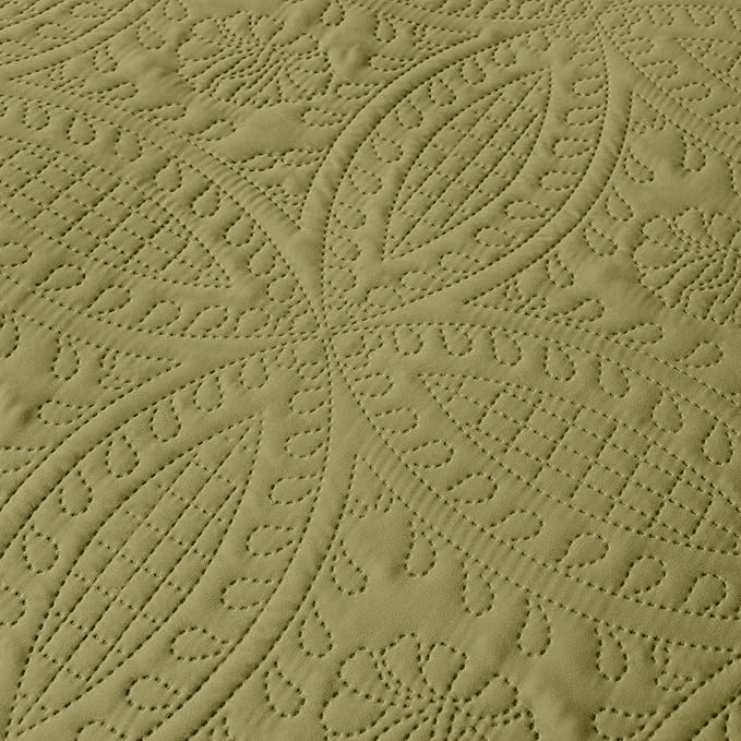 akkialla Twin Quilt Set,Olive Green Lightweight Bedspread with Coin Pattern, Soft Microfiber Coverlet for All Seasons, Elegant Modern Home Style (1 Quilt, 1 Pillow Sham)