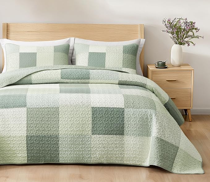 Chezmoi Collection Orna 3-Piece Chic Patchwork Quilt Set - Green Floral Patch Coverlet - Pre-Washed Cotton Lightweight Reversible Bedspread, Super King Size