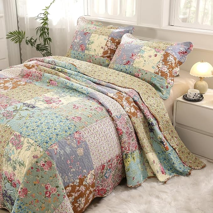 vctops Boho Patchwork Cotton Quilted Bedspread Quilt Set Queen Size 3 Pieces Soft Reversible Lightweight Coverlet Set Floral Print 1 Quilt and 2 Pillow Shams (Purple,Queen)