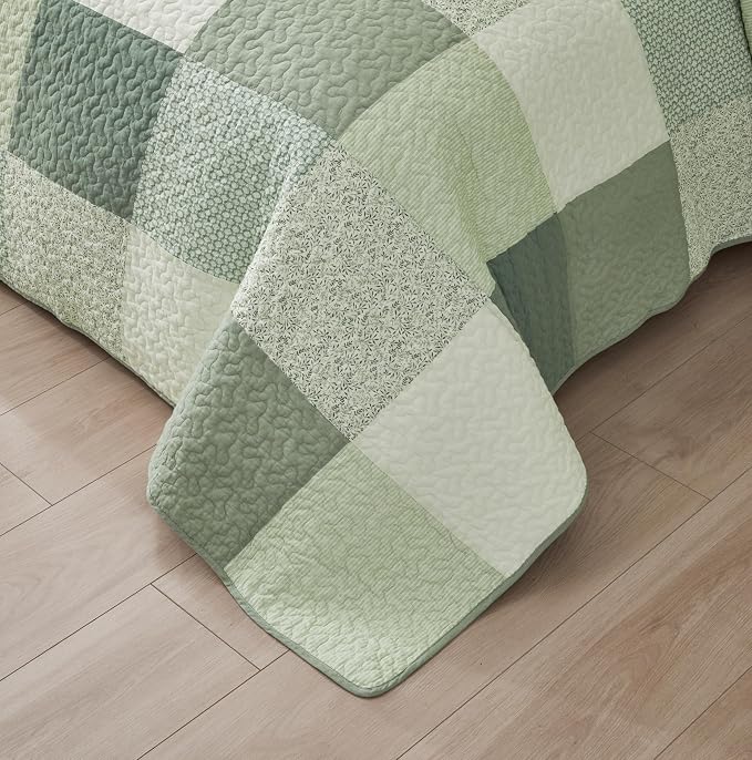 Chezmoi Collection Orna 2-Piece Chic Patchwork Quilt Set - Green Floral Patch Coverlet - Pre-Washed Cotton Lightweight Reversible Bedspread, Twin Size