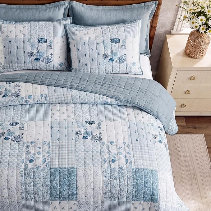 King Quilt Set-3 Pieces Soft Bedding Lightweight Floral Patchwork Coverlet | All Seasons Quilts Queen Size for Bed, 1 Quilt (106" x 94") and 2 Shams (20" x 36"), Vintage Bedspread, Coastal Blue
