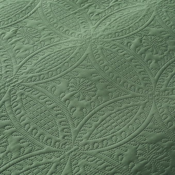 akkialla King Quilt Bedding Set,Olive Green Ultrasonic King/Cal King Quilt Set,Lightweight Soft Bedspread Coverlet,Modern Style Coin Pattern Bed Cover for All Seasons,3 Piece(1 Quilt,2 Pillow Shams)