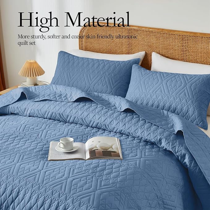 akkialla Full/Queen Quilt Set, Boho Style in a Solid Color, Bluish Grey Lightweight Microfiber Bedspread, Soft and Breathable Coverlet for All Seasons, 3-Piece Bedding Set (1 Quilt, 2 Pillow Shams)