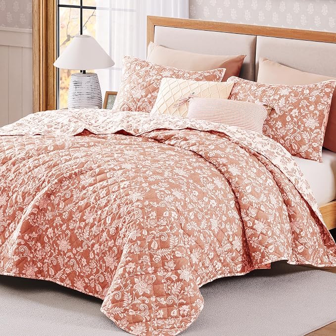 BLOOMHAVEN King Quilt Set-3 Pieces Soft Bedding Floral Reversible Coverlet | All Seasons Lightweight Quilts Queen Size for Bed, Breathable Vintage Bedspread with Shams, Clay Pink
