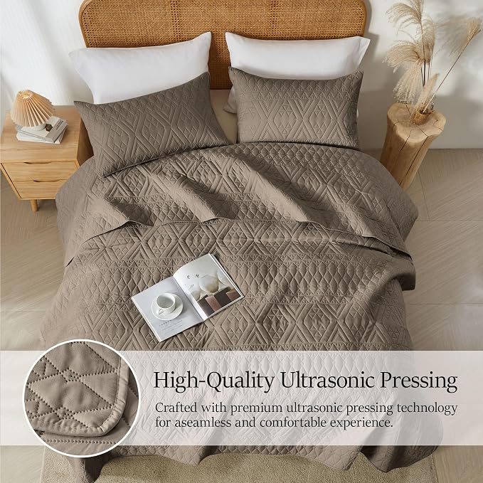 akkialla Twin Size Quilt Bedding Set,Mocha Brown Lightweight Microfiber Soft Bedspreads,Modern Style Geoetric Pattern Coverlet Set for All Seasons,2 Piece(1 Quilt,1Pillow Sham)