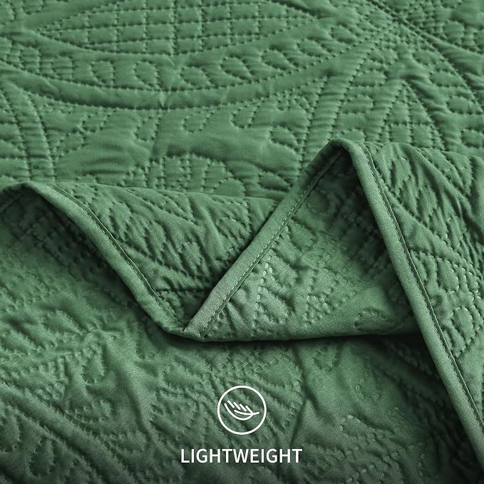 Love's cabin Twin Quilt Set Dark Green Bedspreads - Soft Bed Summer Lightweight Bedspread Comforter - Modern Style Coin Pattern Coverlet for All Season - 2 Pieces (1 Quilt, 1 Pillow Sham)