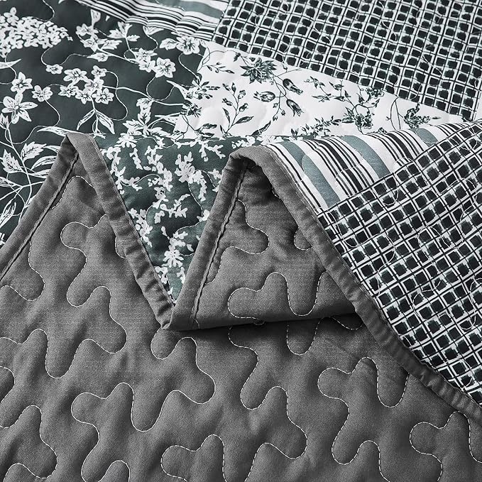 Mybedsoul Quilt California King Size, Patchwork Bedding Set, Black Grey | Soft Lightweight Microfiber Floral Boho Coverlet Set, 3 Pieces Plaid Bedspread, Bed Sets for All Seasons 110"x96"