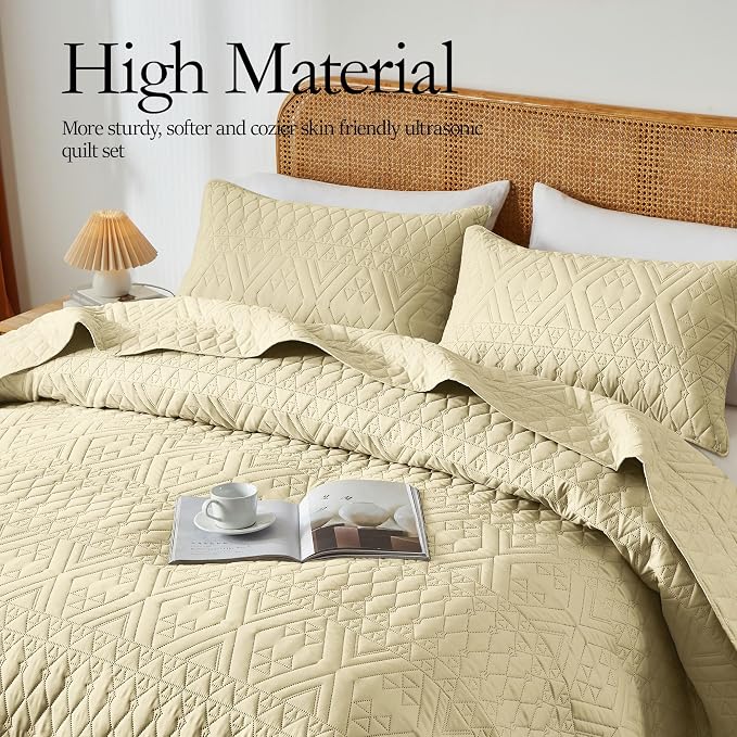 akkialla King/Cal King Size Quilt Bedding Set,Butter Yellow Lightweight Microfiber Soft Bedspread,Modern Style Geometric Pattern Coverlet Set for All Seasons,3 Piece(1 Quilt,2 Pillow Shams)