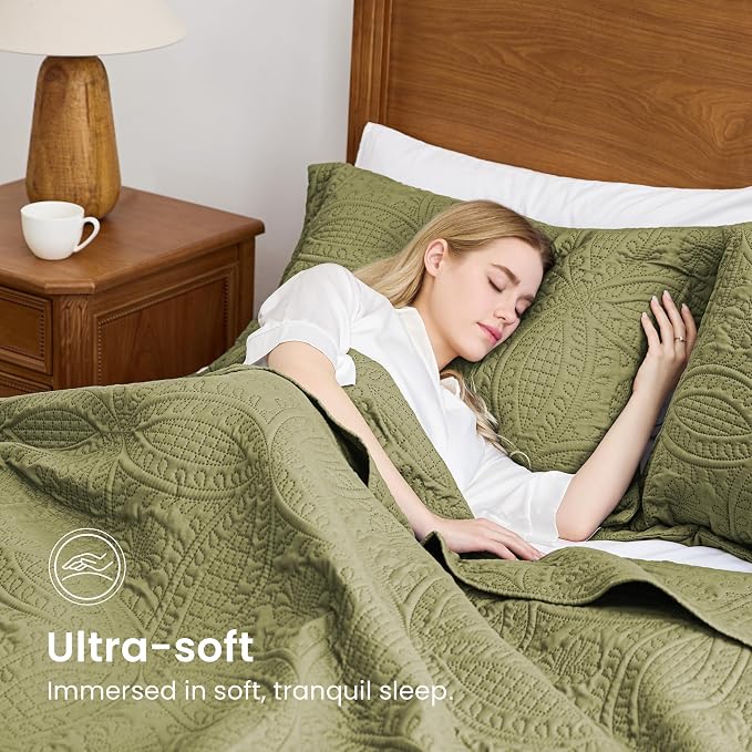 Love's cabin Oversized King Size Quilt Bedding Set Green Bedspreads - Oversized King Lightweight Bedspread Comforter - Coin Pattern Coverlet for All Season - 3 Pieces (1 Quilt, 2 Pillow Shams)