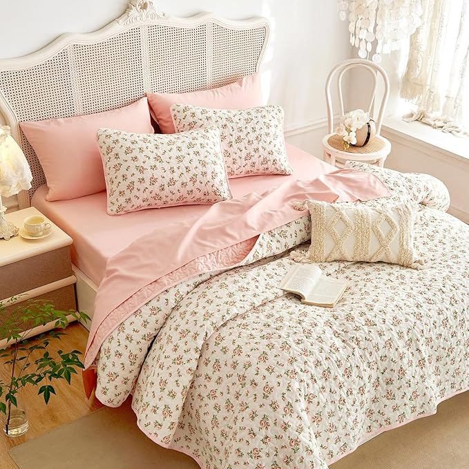 Wake In Cloud - Floral Quilt Set, Coquette Cottagecore Shabby Chic Flower Pattern for Women Teen Girls, Reversible Lightweight Bedspread Coverlet, 3 Pieces, Peach Blush, Queen/Full Size
