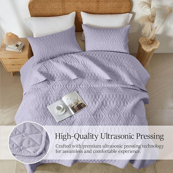 akkialla King/Cal King Size Quilt Bedding Set,Lavender Lightweight Microfiber Soft Bedspread,Modern Style Geometric Pattern Coverlet Set for All Seasons,3 Piece(1 Quilt,2 Pillow Shams)