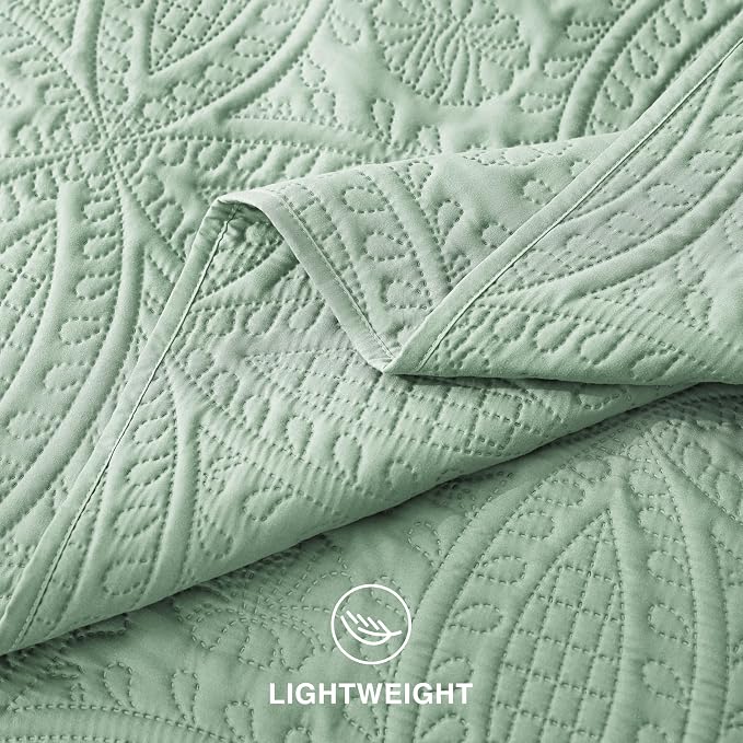 Love's cabin King Quilt Set Sage, Bed in a Bag King Size Bedding 7 Pieces, Ultrasonic Embossed Coin Pattern Comforter, Lightweight Bedspreads for All Seasons Quilt with Sheets, Pillowcases & Shams