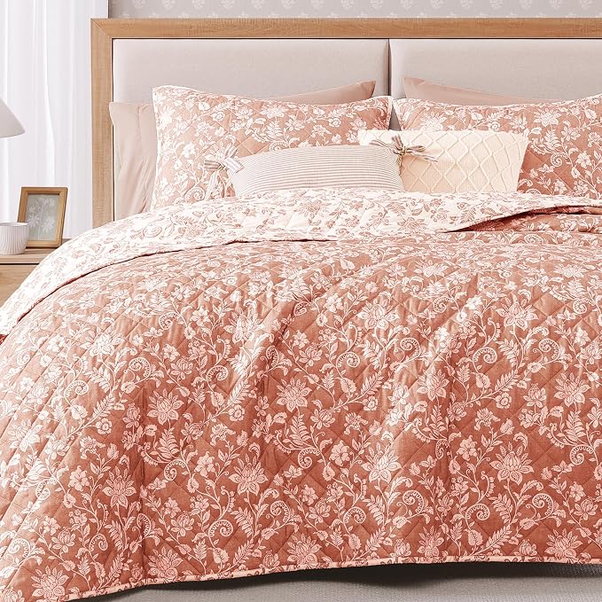 BLOOMHAVEN King Quilt Set-3 Pieces Soft Bedding Floral Reversible Coverlet | All Seasons Lightweight Quilts Queen Size for Bed, Breathable Vintage Bedspread with Shams, Clay Pink