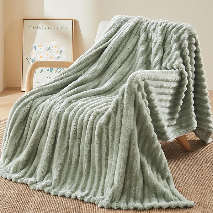 NEWCOSPLAY Fleece Ribbed Cozy King Blanket for Couch, Sage Green, 90"x110" | Premium Silky Flannel Blanket, Soft Lightweight Fluffy Throw Blanket for Bed Sofa Decor, Gift for All Season Use