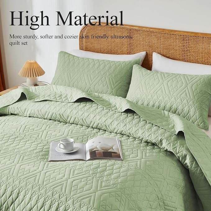 akkialla King/Cal King Size Quilt Bedding Set,Sage Green Lightweight Microfiber Soft Bedspread,Modern Style Geometric Pattern Coverlet Set for All Seasons,3 Piece(1 Quilt,2 Pillow Shams)