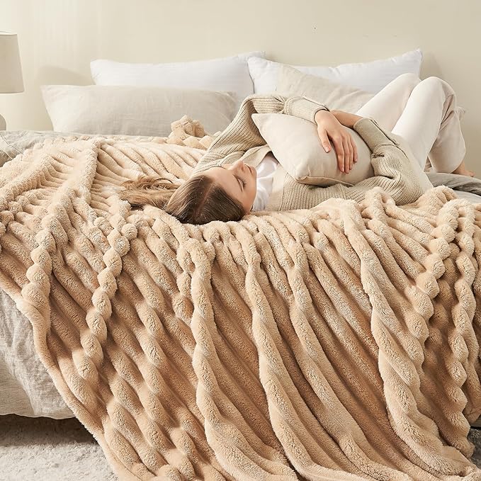 NEWCOSPLAY Fleece Ribbed Cozy Throw Blanket for Couch, Brown, 50"x60" | Premium Silky Flannel Blanket, Soft Lightweight Fluffy Throw Blanket for Bed Sofa Decor, Gift for All Season Use